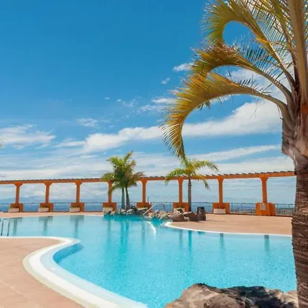 Impeccable 2-Bed Apartment in Costa Adeje Apartamento