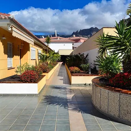 Impeccable 2-Bed Apartment in Costa Adeje Apartamento Costa Adeje (Tenerife)